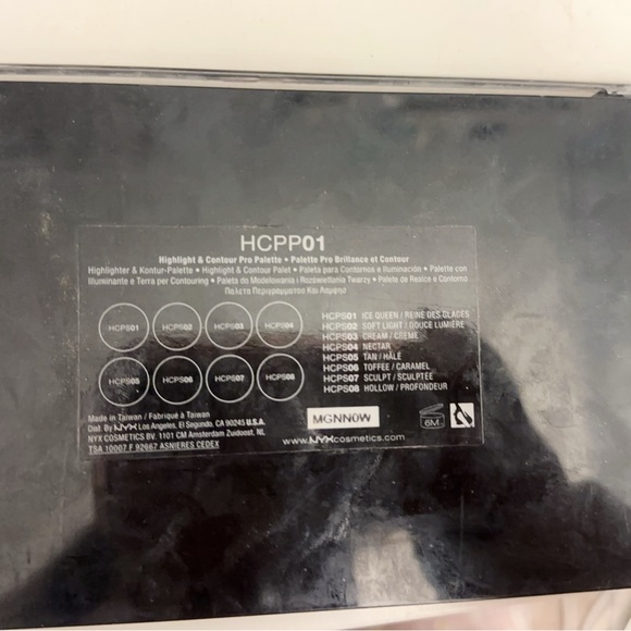 NYX highlight and contour palette - Picture 3 of 3